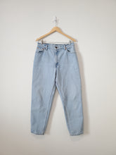 Load image into Gallery viewer, Vintage Levi&#39;s 550 Relaxed Jeans (32)
