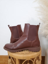 Load image into Gallery viewer, Loft Brown Chelsea Boots (10)
