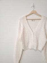 Load image into Gallery viewer, Cable Knit Crop Sweater (M)
