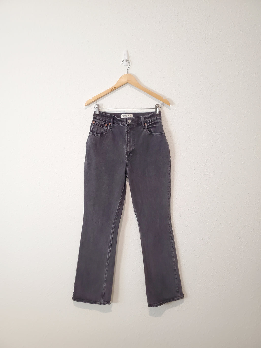 A&F 70s Vintage Flare Jeans (28/6 short)
