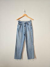 Load image into Gallery viewer, Zara Relaxed Straight Jeans (2)
