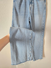 Load image into Gallery viewer, Zara Relaxed Straight Jeans (2)
