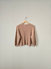 Load image into Gallery viewer, Neutral Ribbed Crop Sweater (S/M)
