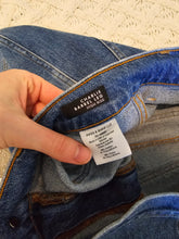 Load image into Gallery viewer, Veronica Beard Barrel Jeans (29)
