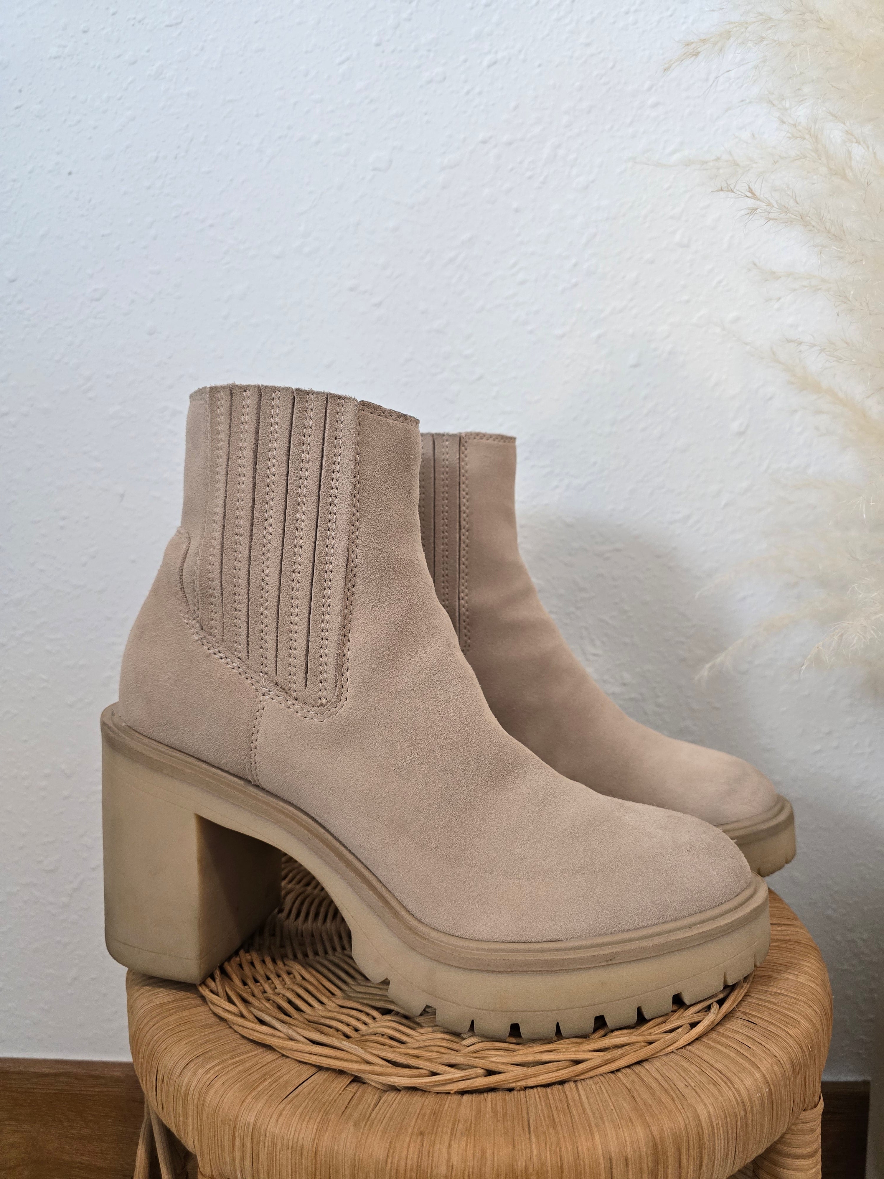 Dolce Vita Chunky Heeled Booties (9.5)