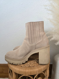 Dolce Vita Chunky Heeled Booties (9.5)