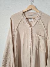 Load image into Gallery viewer, Aerie Gauze Button Up (XL)
