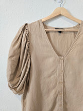 Load image into Gallery viewer, Linen Puff Sleeve Blouse (L)
