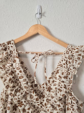 Load image into Gallery viewer, Brown Floral Ruffle Tank (XXL)
