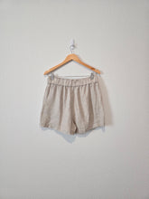 Load image into Gallery viewer, J.Crew Pull On Linen Shorts (M)
