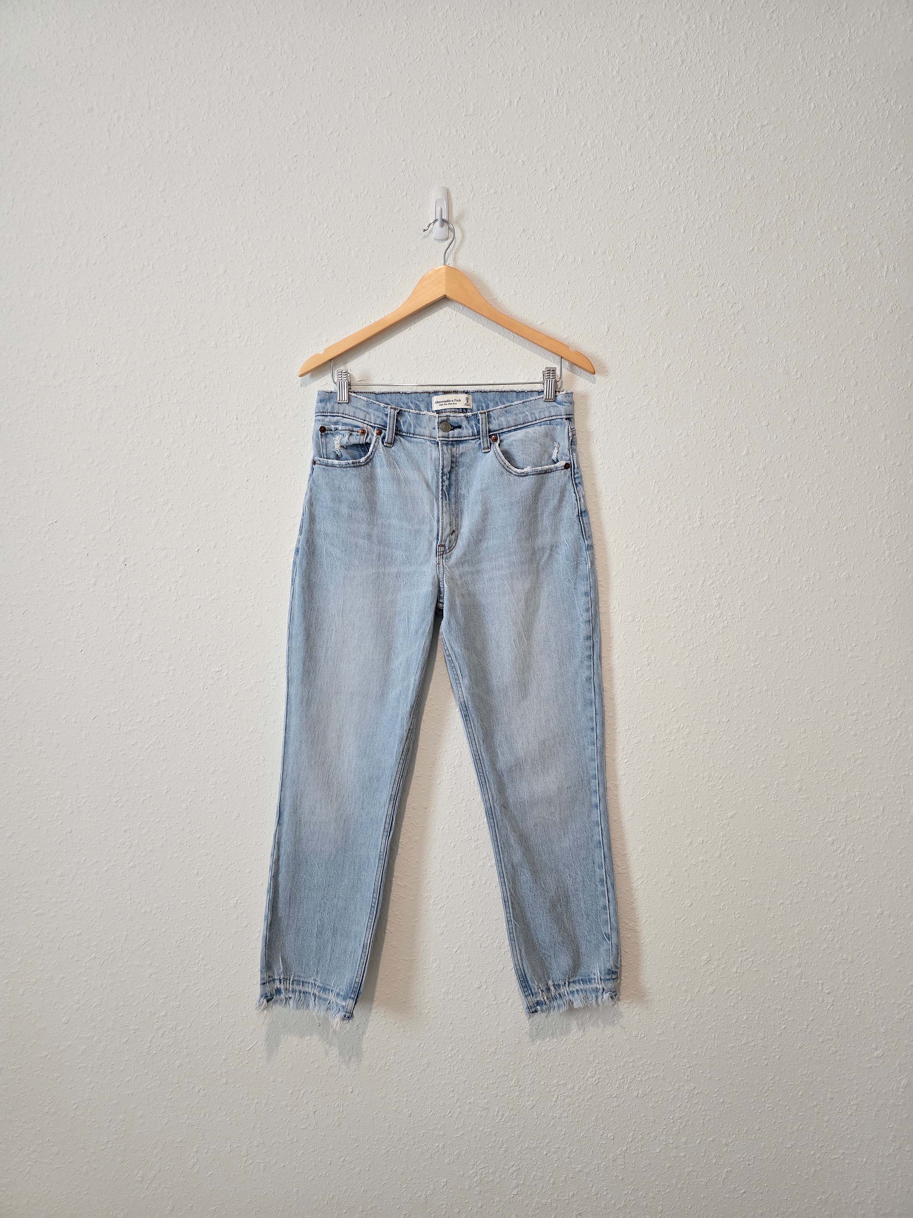 A&F High Rise Mom Jeans (29/8)