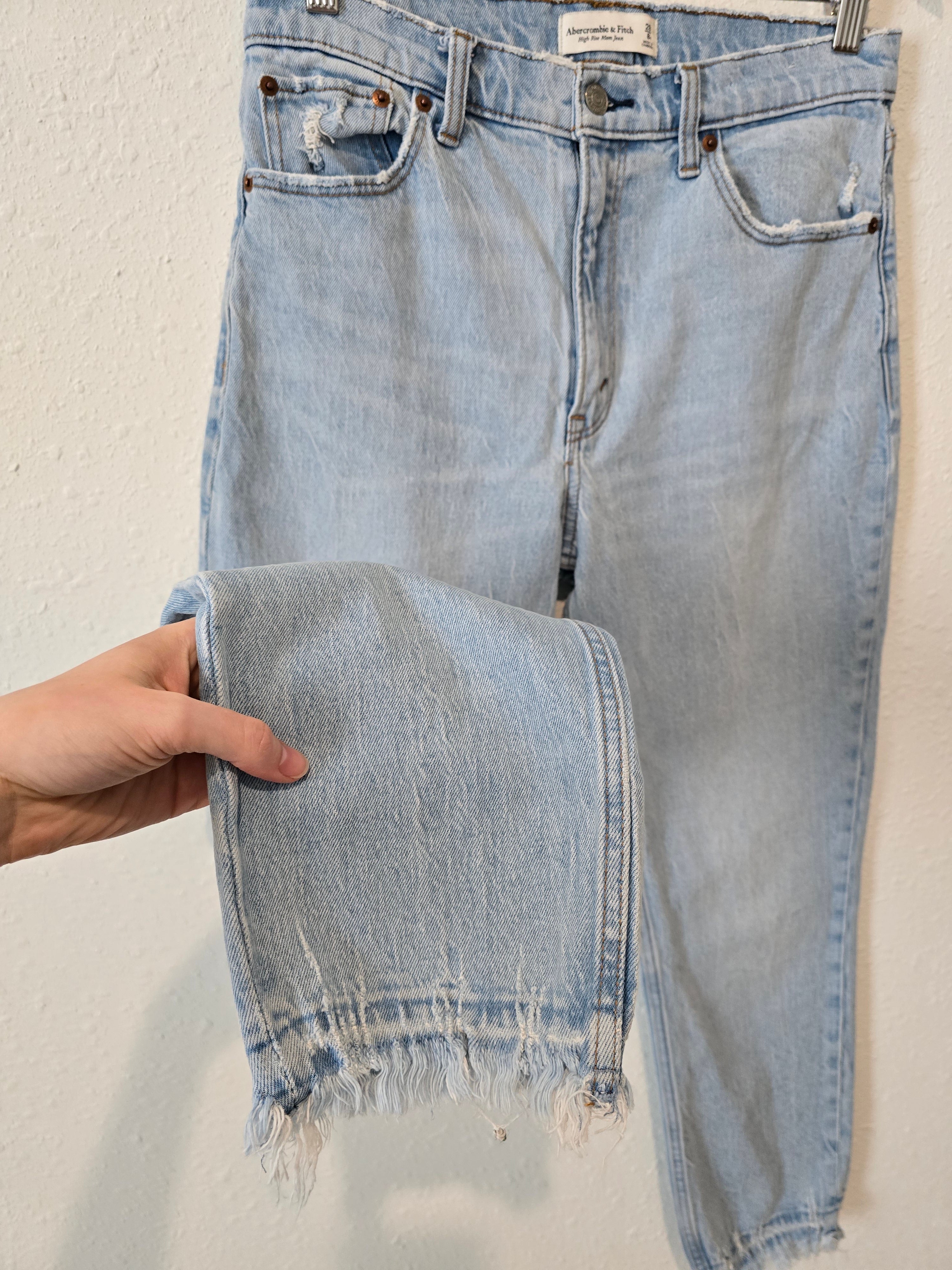 A&F High Rise Mom Jeans (29/8)