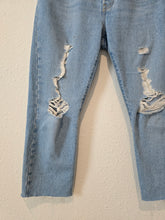 Load image into Gallery viewer, Levi&#39;s 501 Straight Crop Jeans (28)
