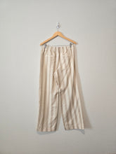 Load image into Gallery viewer, NEW Wide Leg Striped Pants (M)
