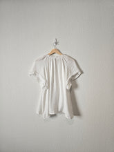 Load image into Gallery viewer, Wonderly V Neck Flowy Top (M)
