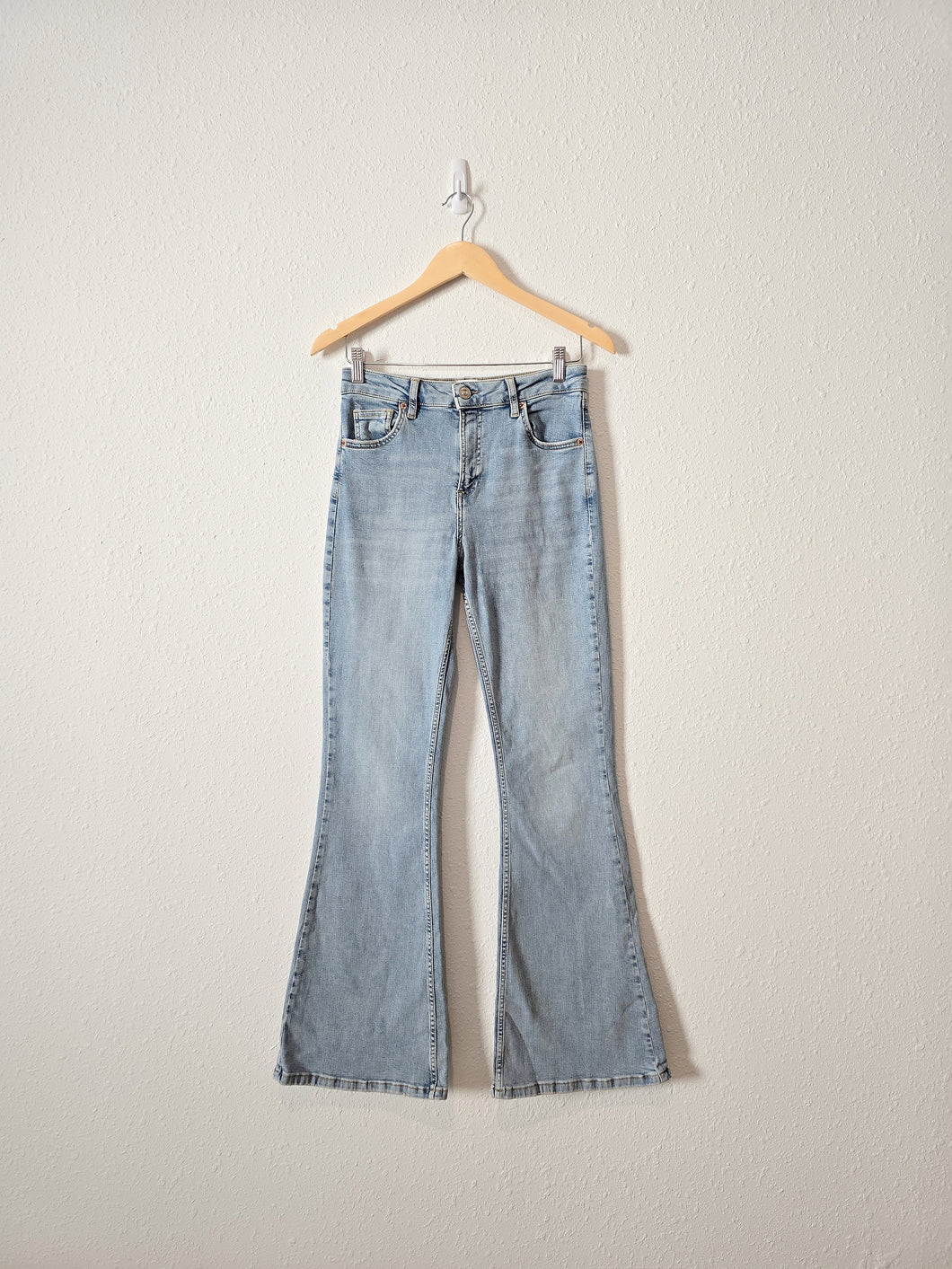 Urban Light Wash Flare Jeans (27)