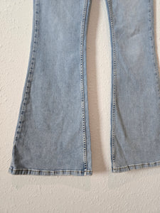 Urban Light Wash Flare Jeans (27)