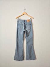 Load image into Gallery viewer, Urban Light Wash Flare Jeans (27)
