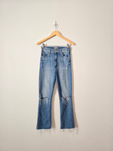 Load image into Gallery viewer, Mother Ankle Fray High Rise Jeans (26)
