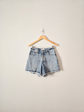 Load image into Gallery viewer, A&amp;F Denim Dad Shorts (26/2)
