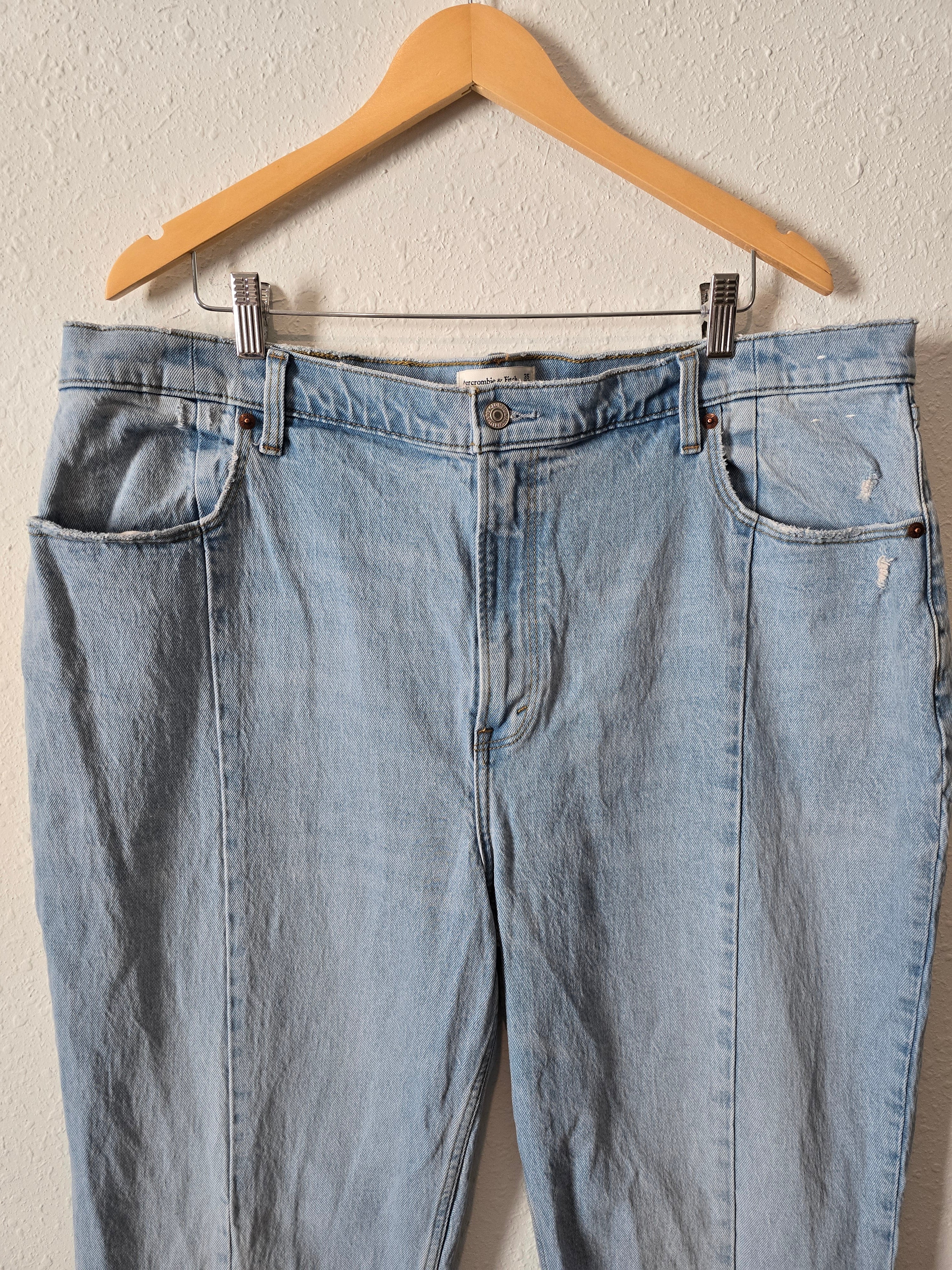 A&F 90s Straight Jeans (35/20 long)