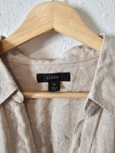 Load image into Gallery viewer, J.Crew 100% Linen V Neck Top (M)
