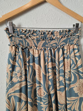 Load image into Gallery viewer, Floral Wide Leg Pants (M)
