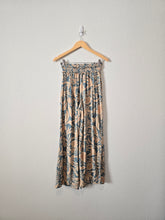 Load image into Gallery viewer, Floral Wide Leg Pants (M)
