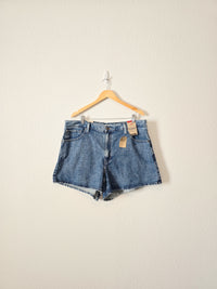 NEW Levi's High Rise Mom Shorts (18W)