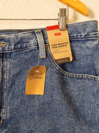 NEW Levi's High Rise Mom Shorts (18W)