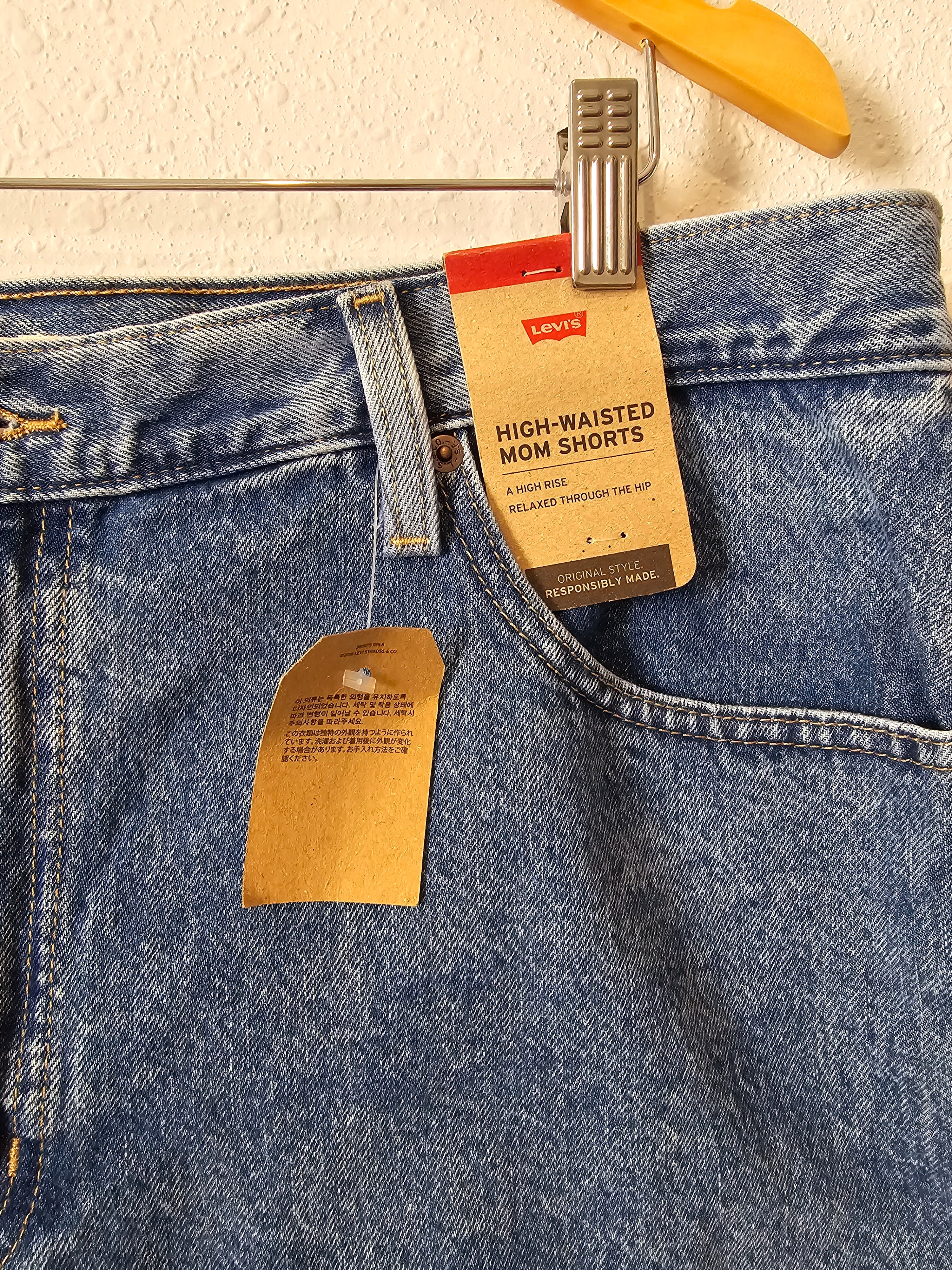 NEW Levi's High Rise Mom Shorts (18W)