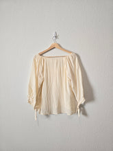 Load image into Gallery viewer, Hayden Cream Button Up Top (M)
