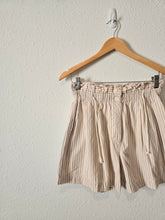 Load image into Gallery viewer, Vintage Striped Tie Waist Shorts (M)
