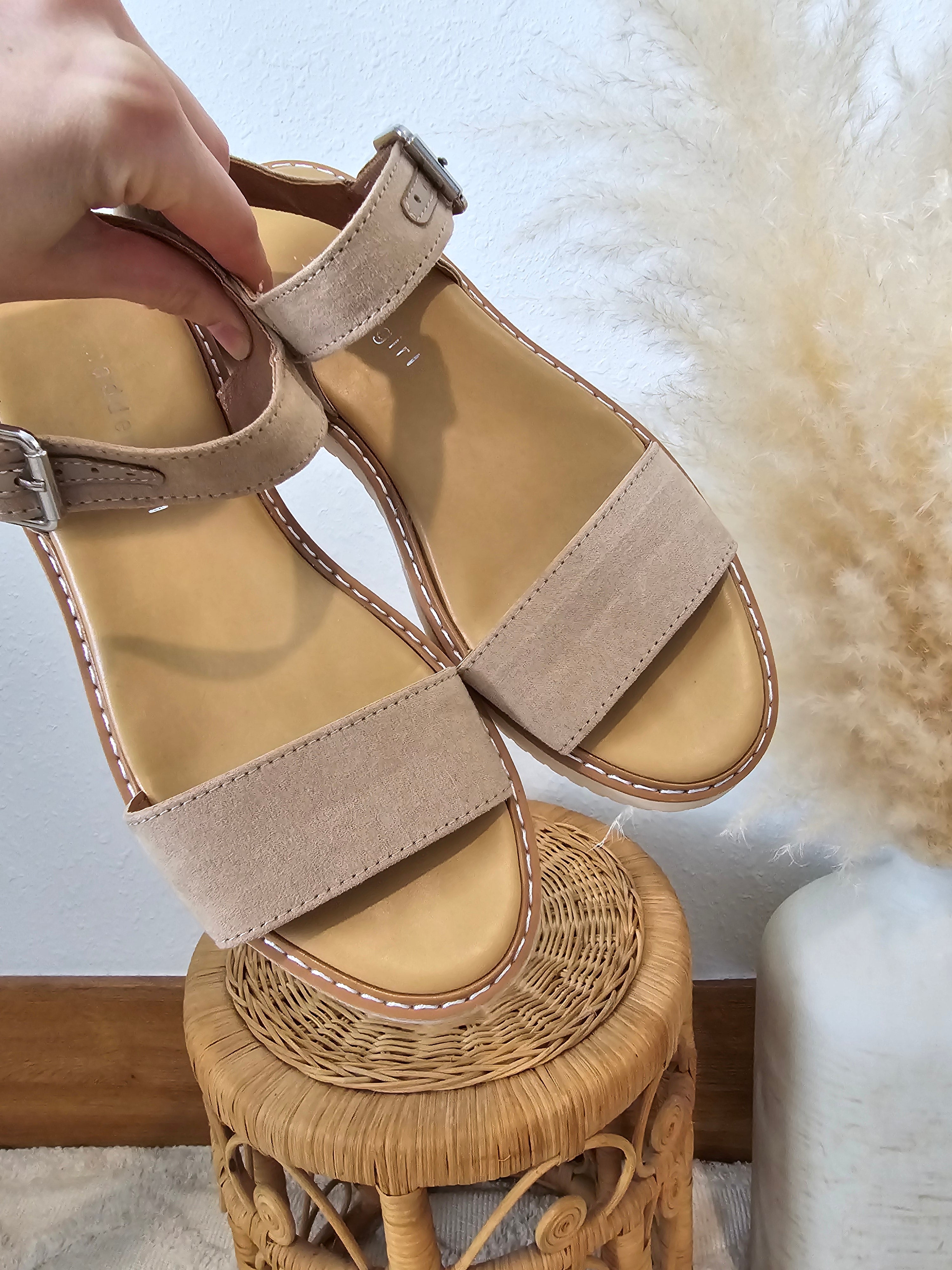 Neutral Platform Buckle Sandals (7)