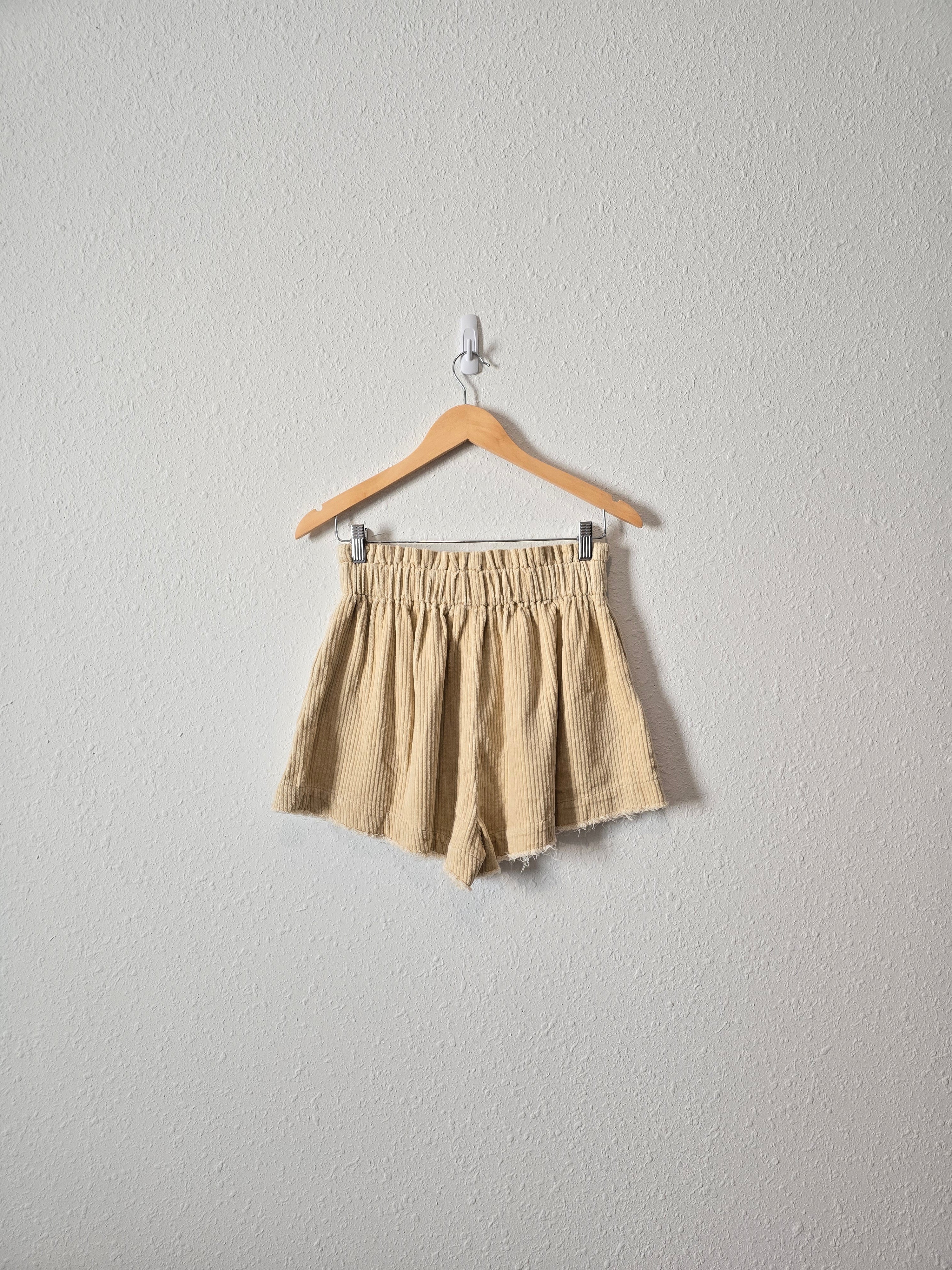 Boutique Cream Cord Shorts (L)