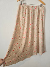 Load image into Gallery viewer, Vintage Floral Midi Skirt (14)
