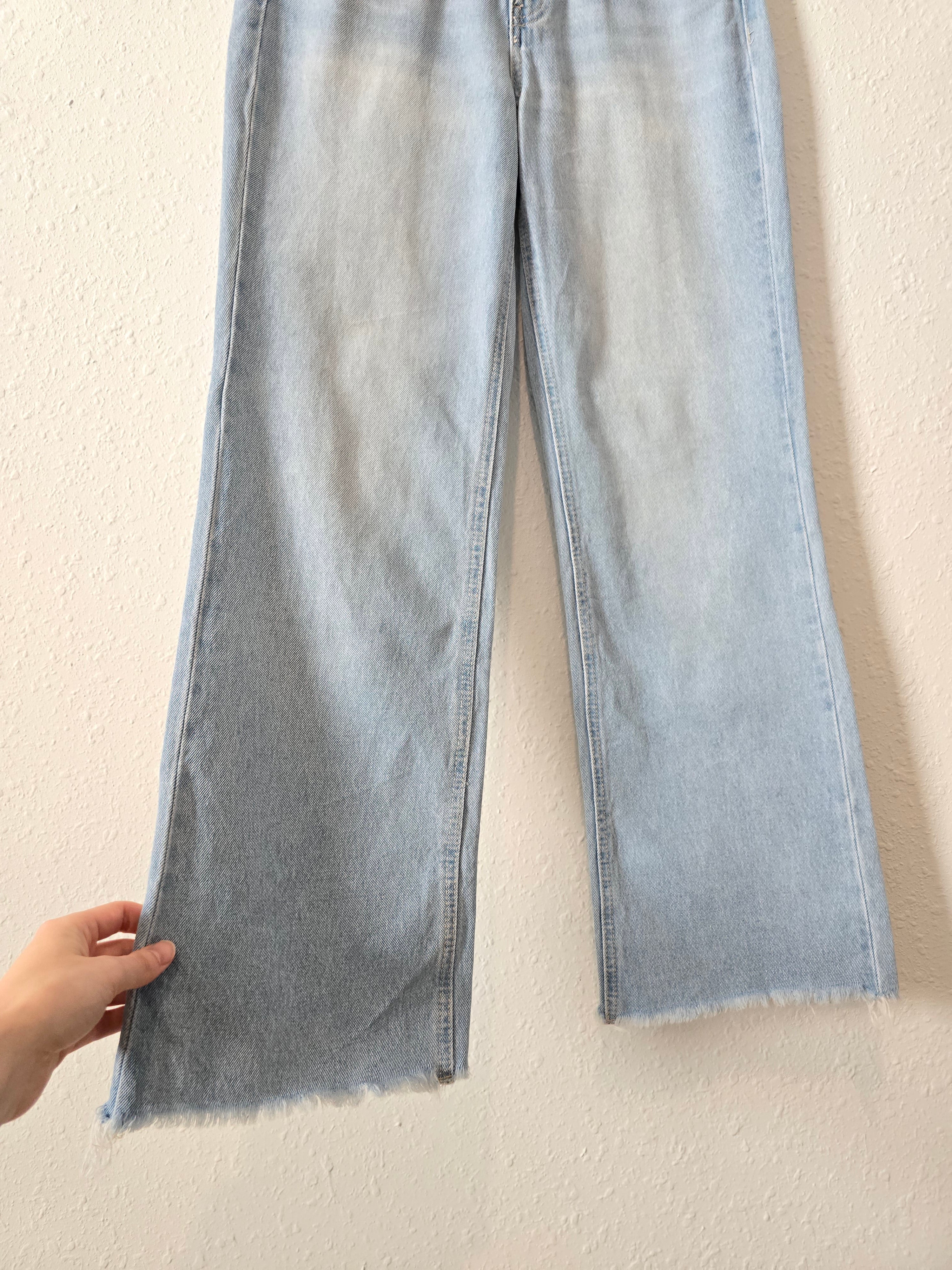 Light Wash Wide Leg Jeans (25)