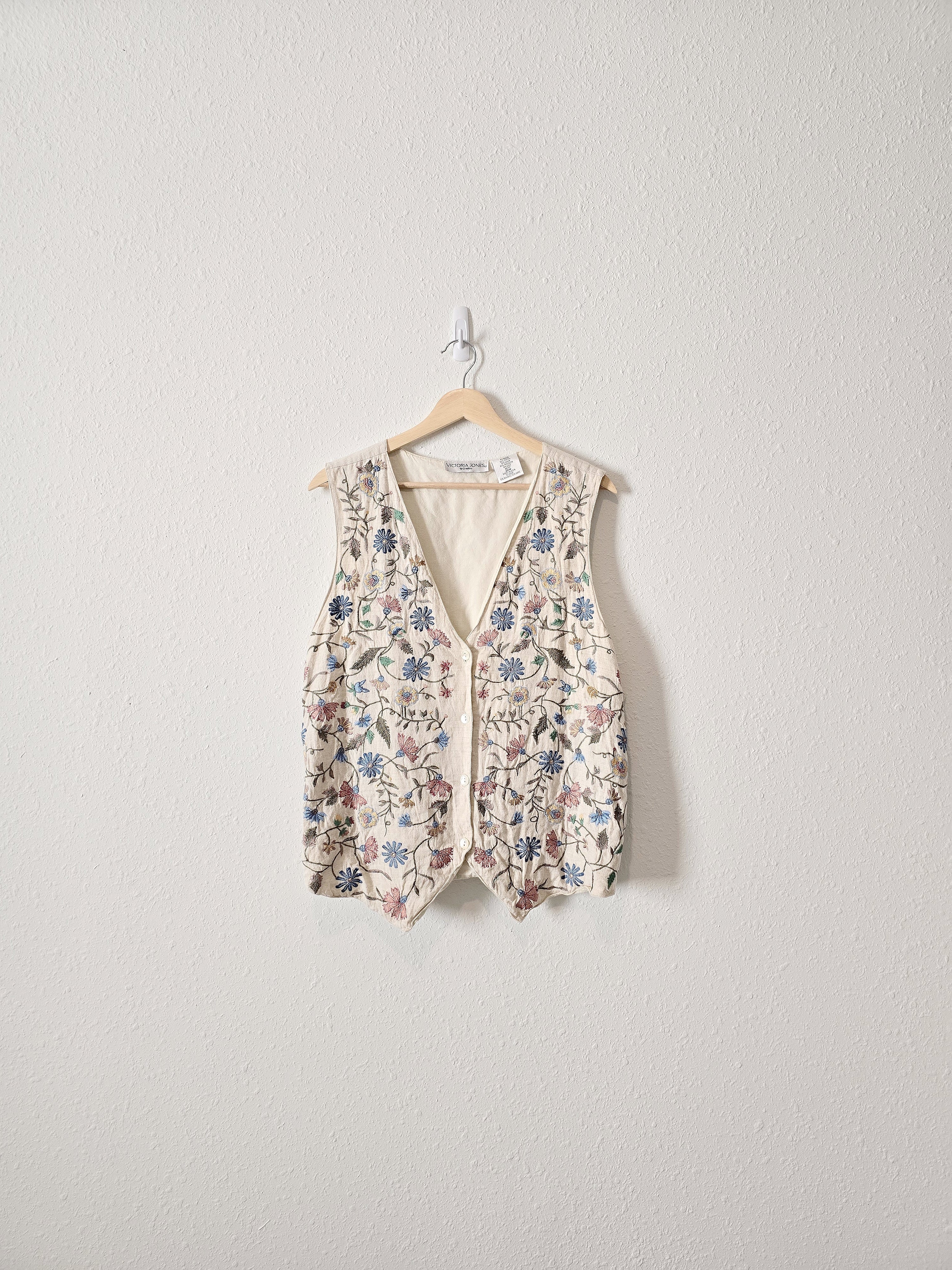 Vintage Floral Embroidered Vest (20W)