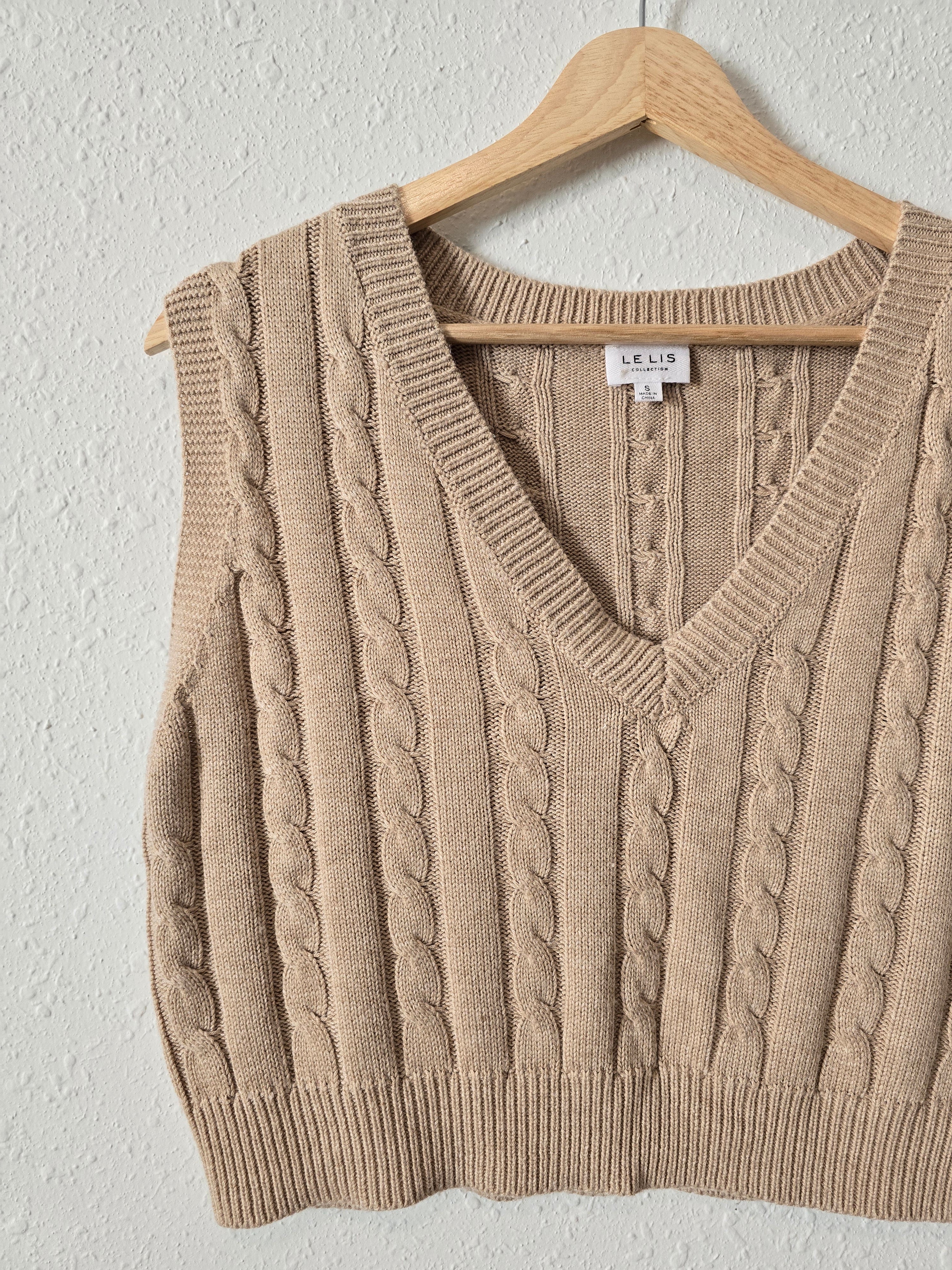 Le Lis Crop Cable Knit Vest (S)