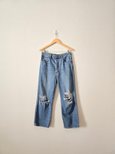 Load image into Gallery viewer, Levi&#39;s Ribcage Straight Jeans (31)
