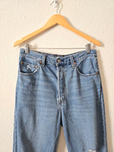 Load image into Gallery viewer, Levi&#39;s Ribcage Straight Jeans (31)
