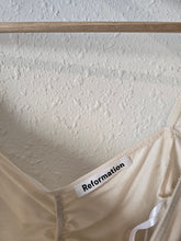Load image into Gallery viewer, Reformation Cream Cinched Top (XS)
