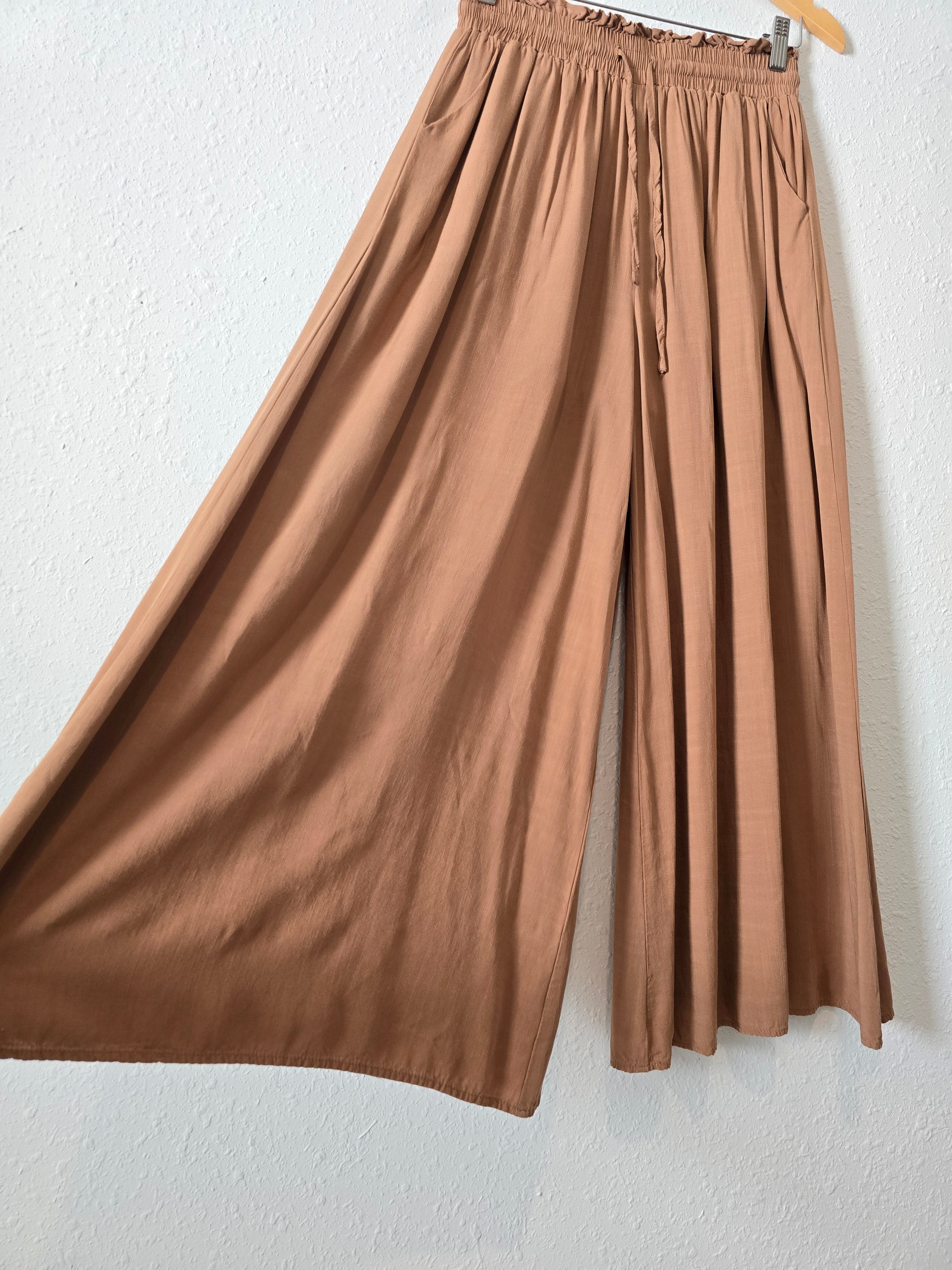 Nutmeg Wide Leg Flowy Pants (S)