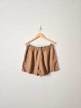 Load image into Gallery viewer, NEW Brown 100% Linen Shorts (M)
