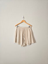 Load image into Gallery viewer, Oat Linen Blend Shorts (M)
