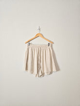 Load image into Gallery viewer, Oat Linen Blend Shorts (M)
