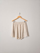 Load image into Gallery viewer, Oat Linen Blend Shorts (M)
