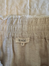 Load image into Gallery viewer, Oat Linen Blend Shorts (M)
