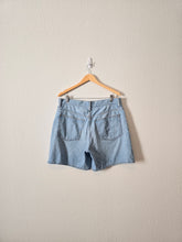 Load image into Gallery viewer, Madewell Baggy Jean Shorts (31)
