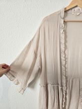 Load image into Gallery viewer, Easel Oversized Ruffle Kimono (S)
